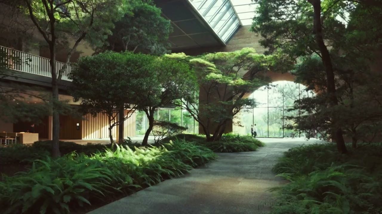 유리 천장으로 빛이 들어오는 실내 정원, 키 큰 나무 사이로 두 사람이 걸어간다